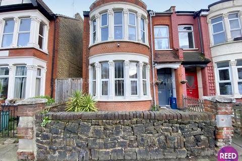 2 bedroom flat to rent, Brightwell Ave, Westcliff On Sea