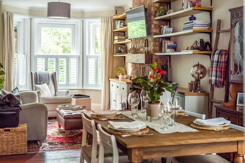 Highcombe Cottage Tilford Road, Hindhead, GU26 6RH