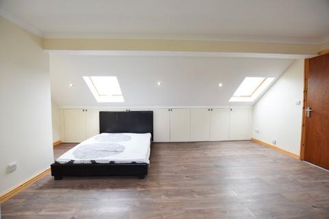 Studio to rent, High Street South, East Ham, E6