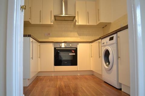 2 bedroom flat to rent, Linton Close, Tadley, RG26