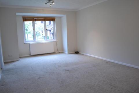 2 bedroom flat to rent, Linton Close, Tadley, RG26