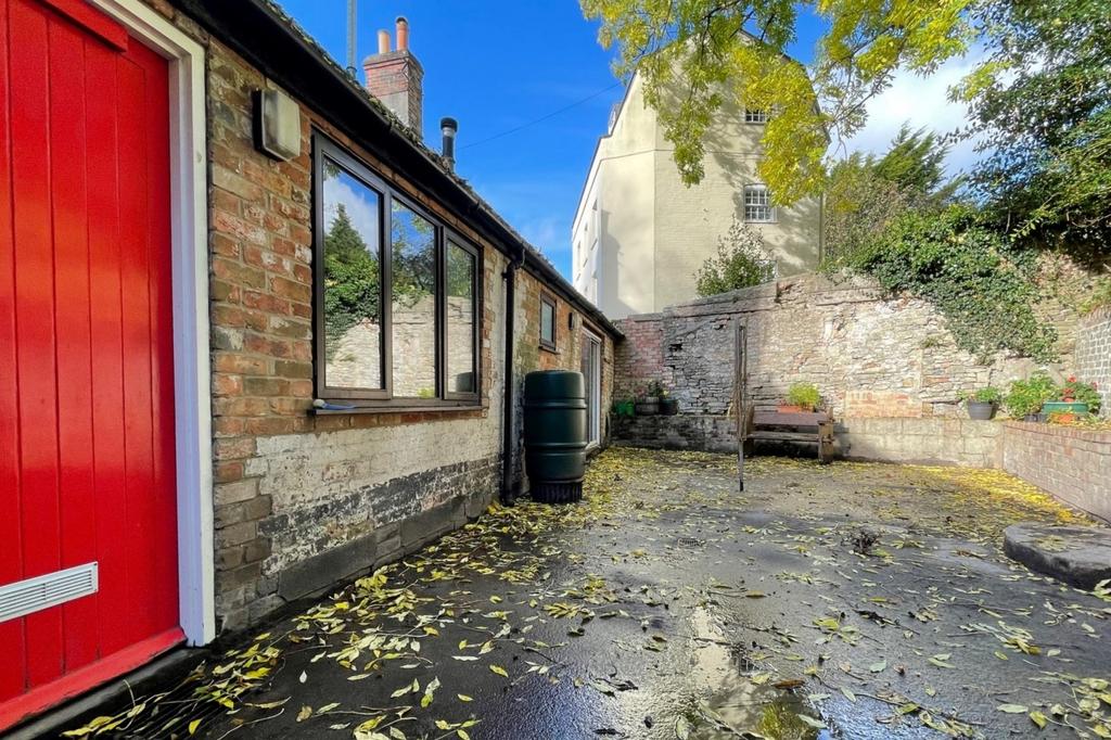 11- Courtyard