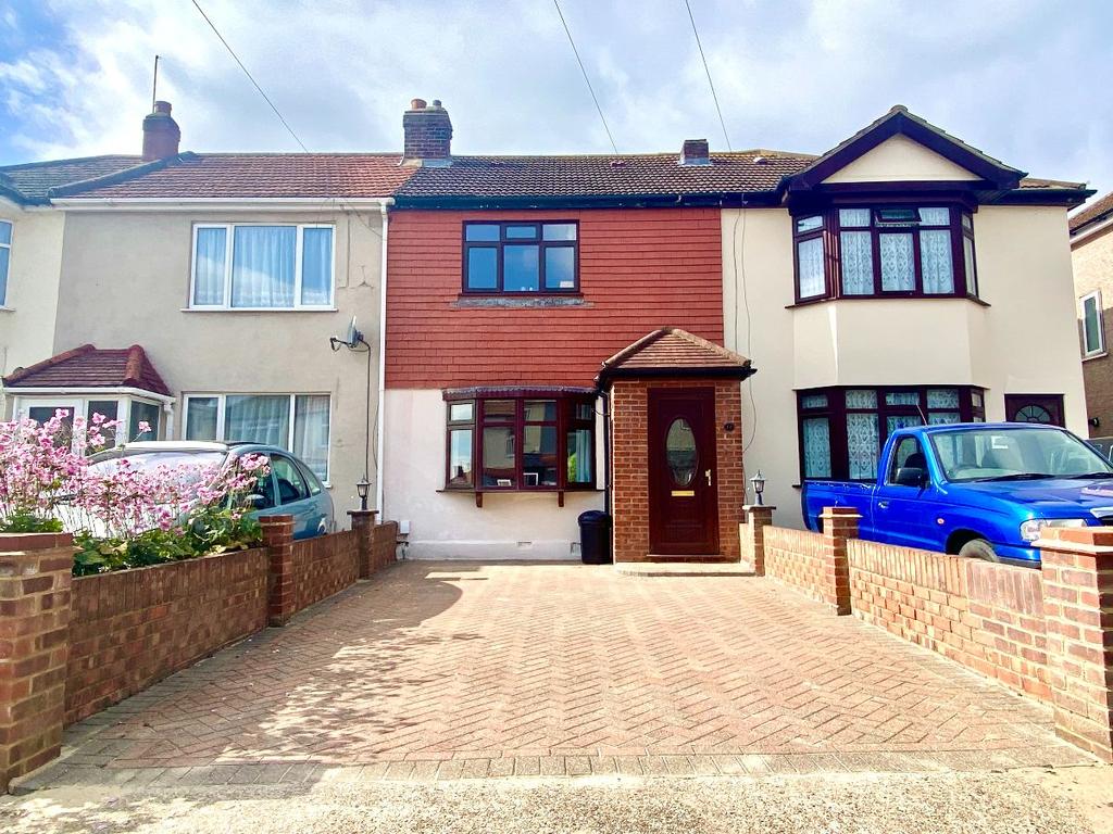 Heaton Close, Romford 3 bed terraced house £350,000