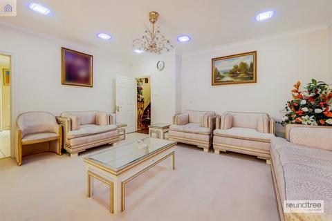 36 Wykeham Road, London, NW4 2SU
