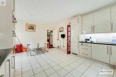 36 Wykeham Road, London, NW4 2SU