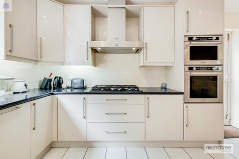 36 Wykeham Road, London, NW4 2SU
