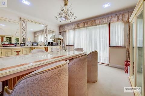 36 Wykeham Road, London, NW4 2SU