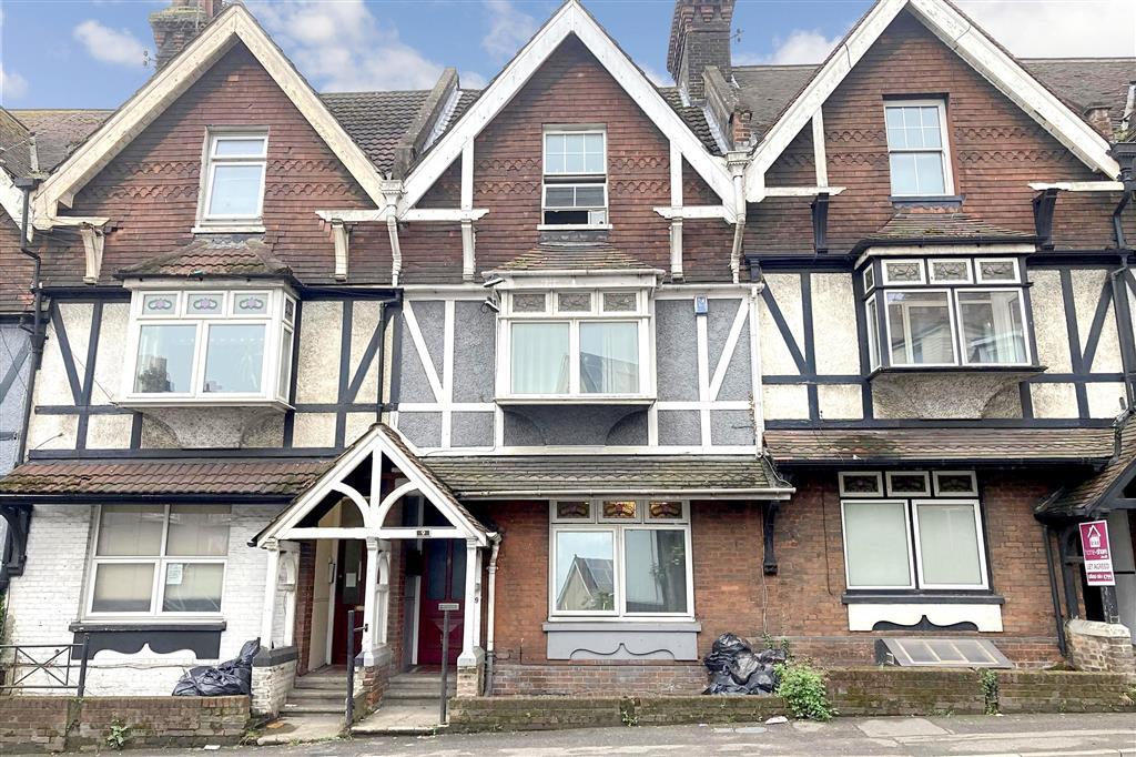 London Road, Strood, Rochester, Kent 4 bed ground floor flat £415,000