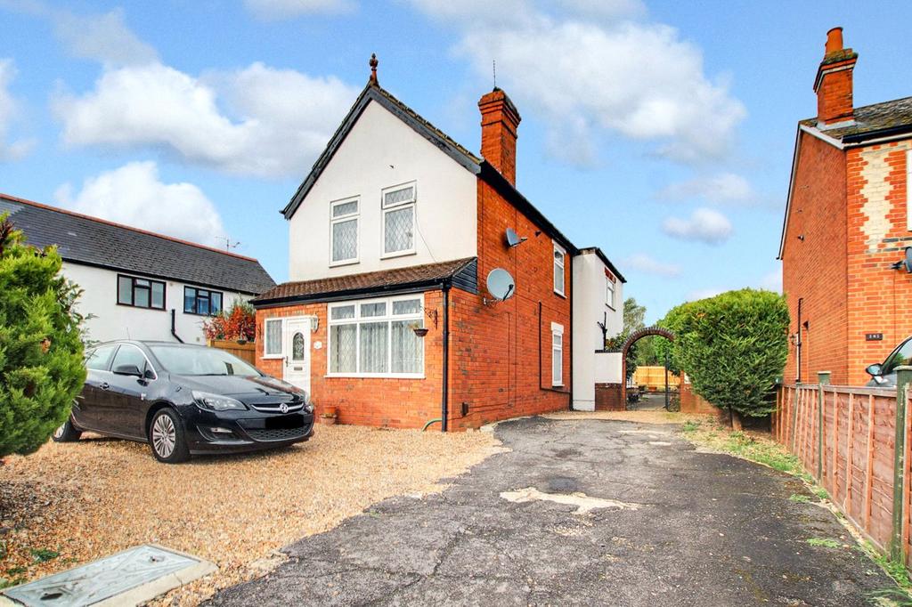 Whitley Wood Lane, Reading, RG2 3 bed detached house £425,000