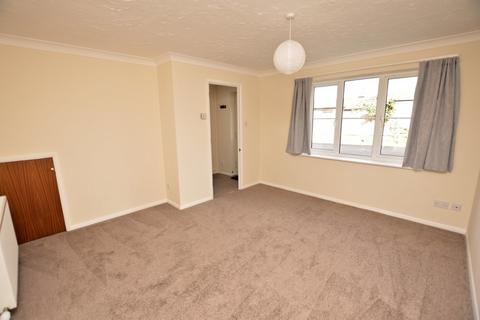 3 bedroom semi-detached house to rent, Scarning
