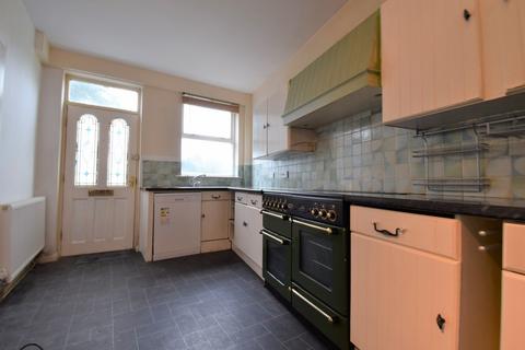 4 bedroom semi-detached house to rent, Derwent Avenue, York YO10