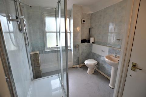 4 bedroom semi-detached house to rent, Derwent Avenue, York YO10