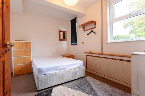 4 bedroom semi-detached house to rent, Derwent Avenue, York YO10