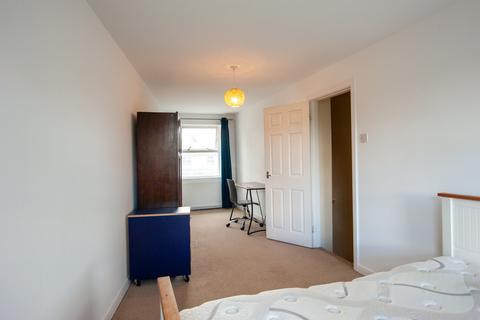 4 bedroom semi-detached house to rent, Derwent Avenue, York YO10
