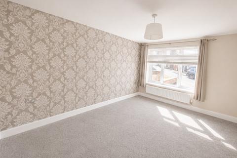 6 bedroom semi-detached house to rent, Kingston Road, Hp11