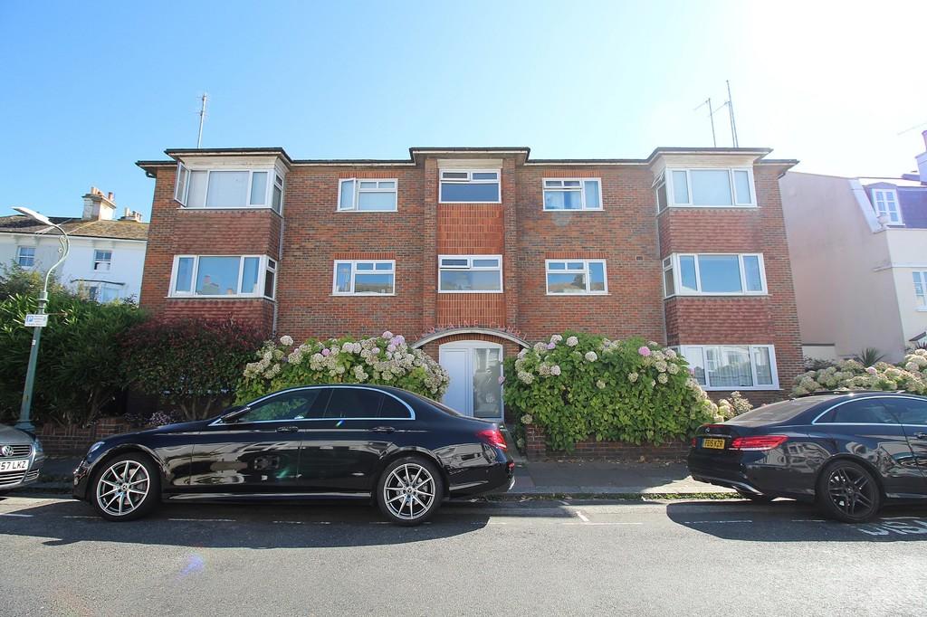 Osborne Villas, Hove, BN3 2RY 2 bed apartment £280,000