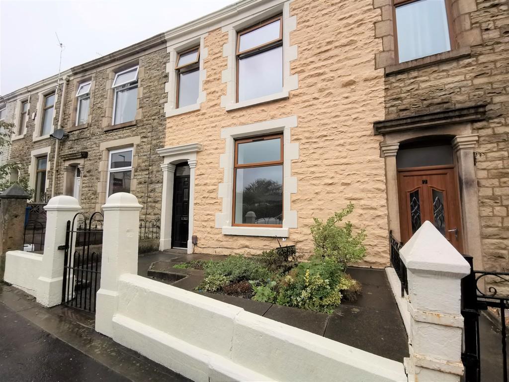 Earnsdale Road, Sunnyhurst Darwen 3 bed terraced house £125,000