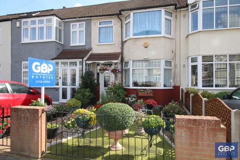 116 Amery Gardens, Romford, RM2 6RR