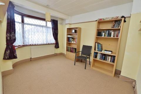 126 Cross Road, Mawneys, Romford, RM7 8EL