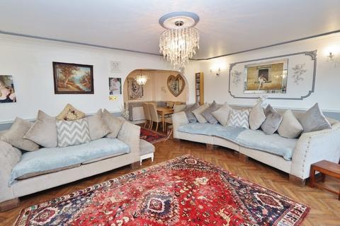 3 Paceheath Close, Romford, RM5 3DN