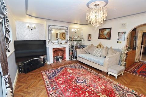 3 Paceheath Close, Romford, RM5 3DN