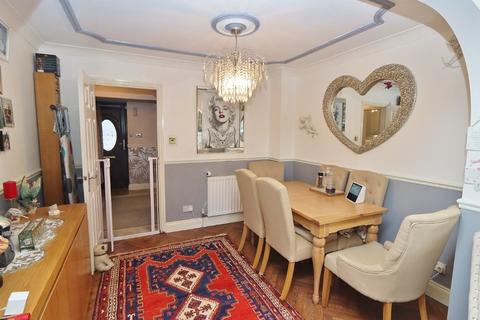 3 Paceheath Close, Romford, RM5 3DN