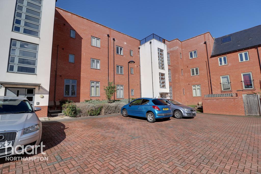 The Square, Northampton 2 bed apartment £170,000