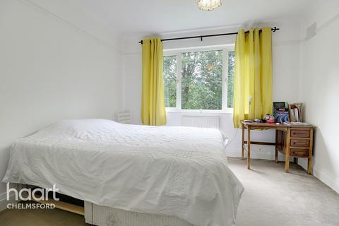 21 Shrublands Close, Chelmsford, CM2 6LR