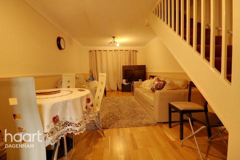 2 bedroom terraced house for sale - Joyners Close, Dagenham