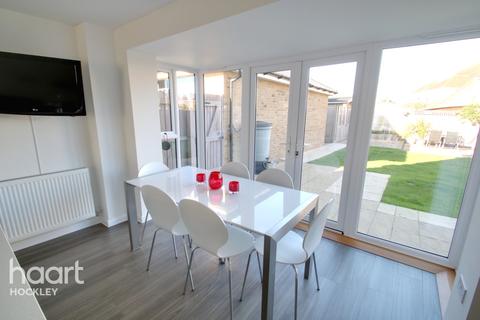 10 Aaron Lewis Close, Hawkwell, Hockley, SS5 4FE