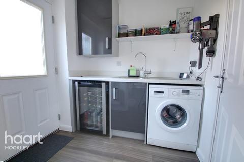 10 Aaron Lewis Close, Hawkwell, Hockley, SS5 4FE