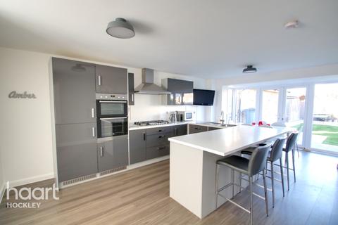 10 Aaron Lewis Close, Hawkwell, Hockley, SS5 4FE