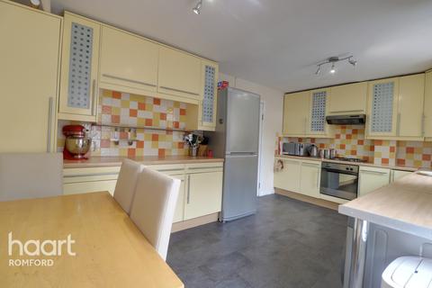 4 Horndon Close, Romford, RM5 3HD