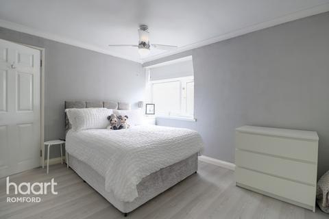 4 Horndon Close, Romford, RM5 3HD