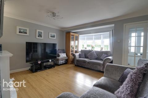4 Horndon Close, Romford, RM5 3HD