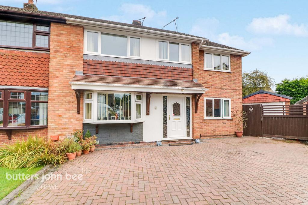 Drury Close, Crewe 5 bed semidetached house £220,000
