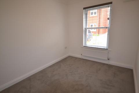 3 bedroom terraced house to rent, Guelder Rose, CM6