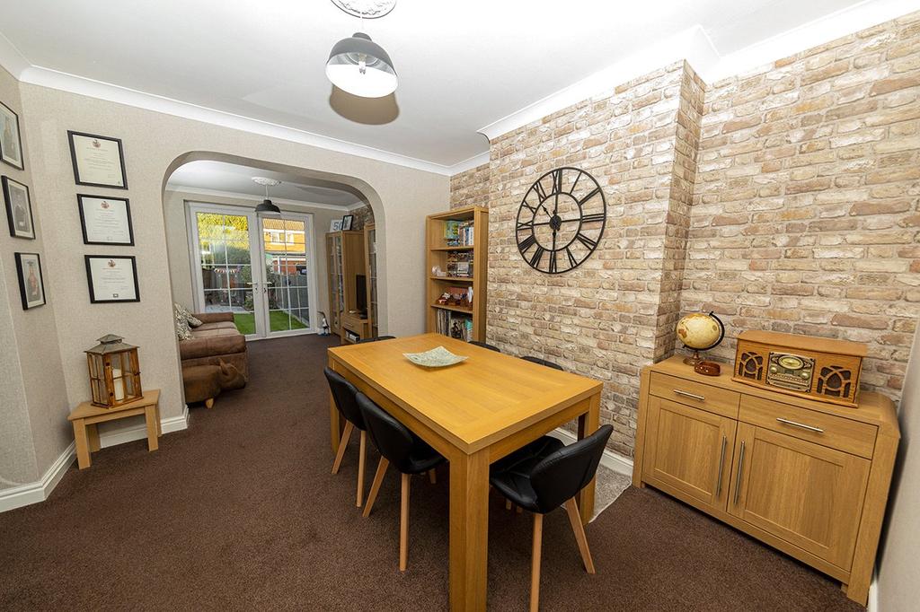Hadley Street, Oldbury, B68 3 bed semidetached house £260,000