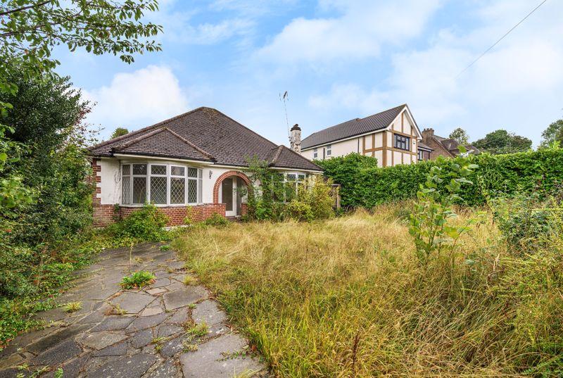 JULIAN ROAD, CHELSFIELD PARK, CHELSFIELD Detached bungalow £895,000