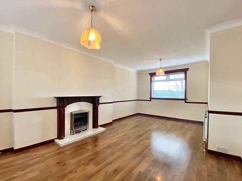 Hicks Avenue, Maybole 2 bed end of terrace house £73,000