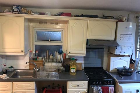 1 bedroom in a flat share to rent - Leabridge Road, Leyton, London E10