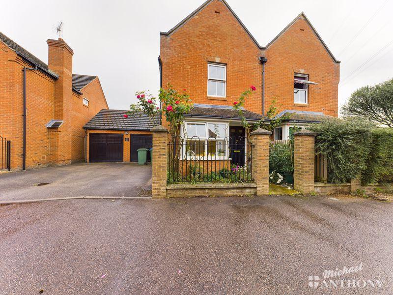 Stuchbury Close, Fairford Leys 2 bed semidetached house £325,000