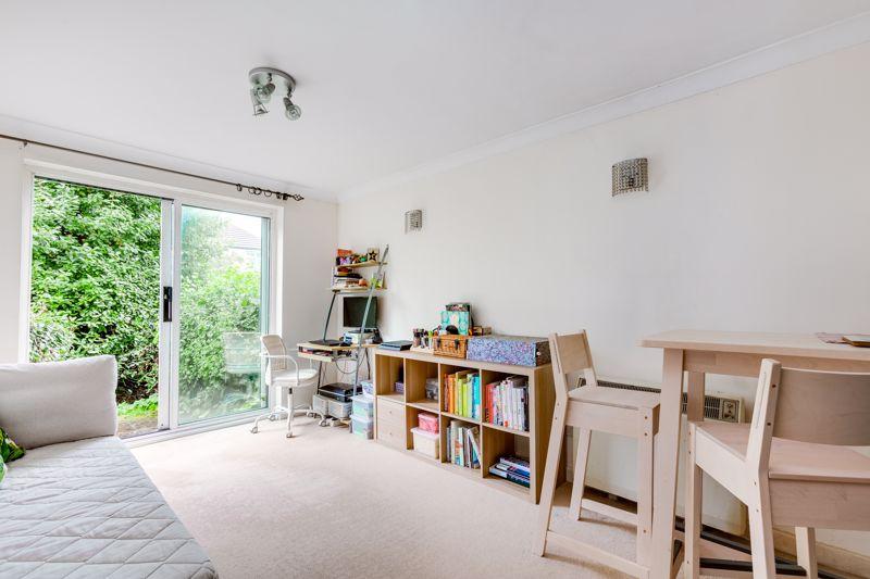 Lenelby Road, Surbiton 1 bed flat £240,000