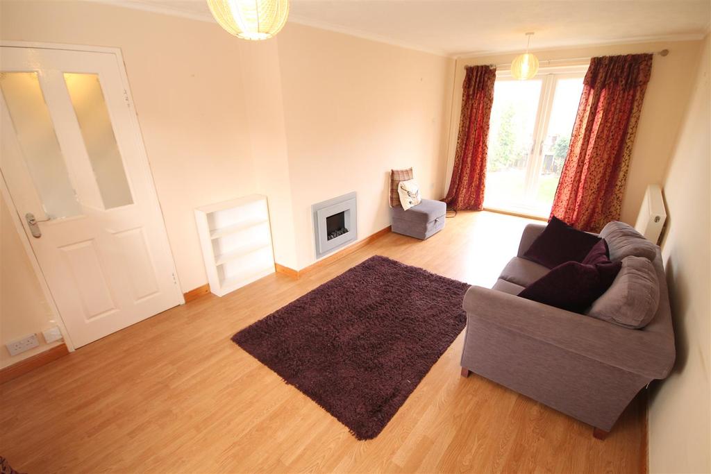 Derwent Close, Seaham, County Durham 2 bed semidetached house £550 pcm (£127 pw)