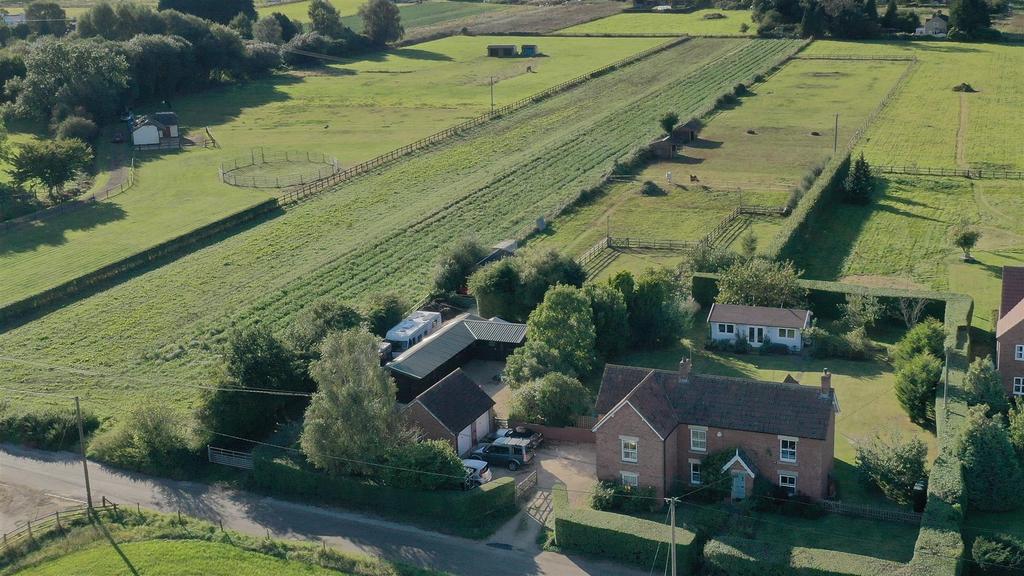Hawk Street, Bromham 4 bed detached house £950,000