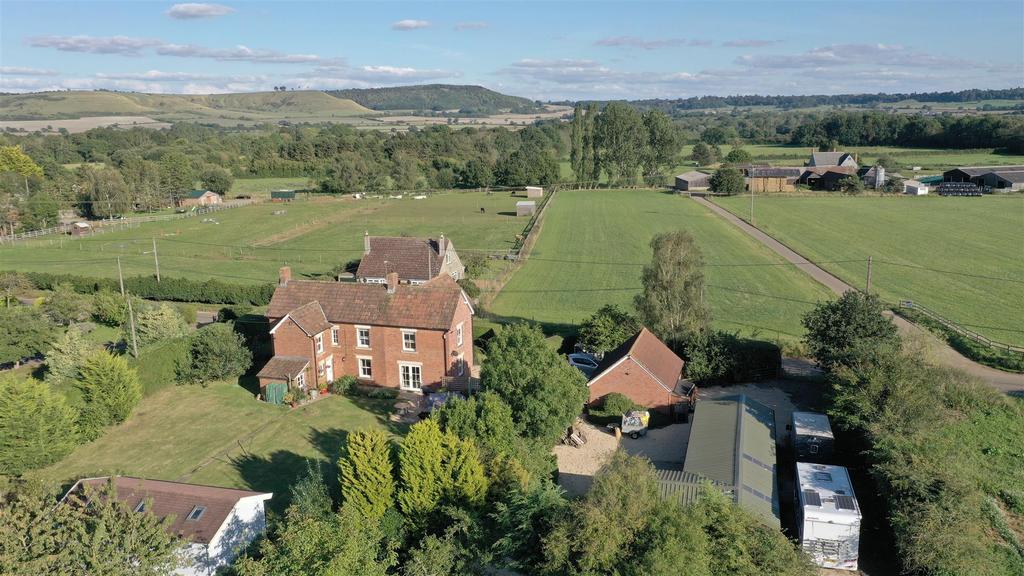 Hawk Street, Bromham 4 bed detached house £950,000