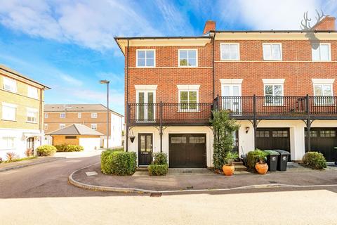 3 Mowbray Close, Epping, CM16 5AZ