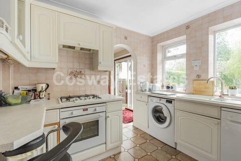 5 Woodcote Avenue, London, NW7 2PG