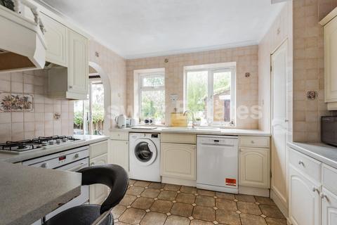 5 Woodcote Avenue, London, NW7 2PG
