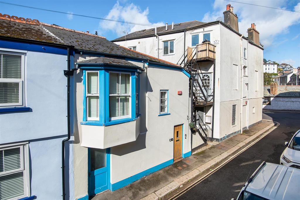 Lake Street, Dartmouth 2 bed apartment £185,000